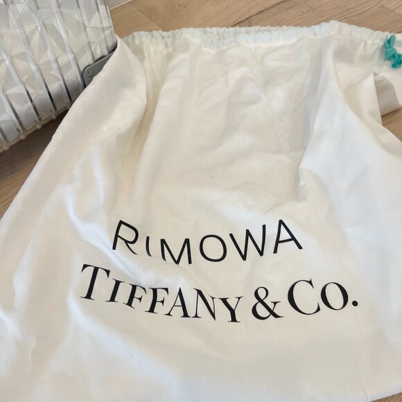 Authentic Like New Rimowa x Tiffany & Co. Rock Cut Cabin Silver Rolling Suitcase - Picture 3 of 16